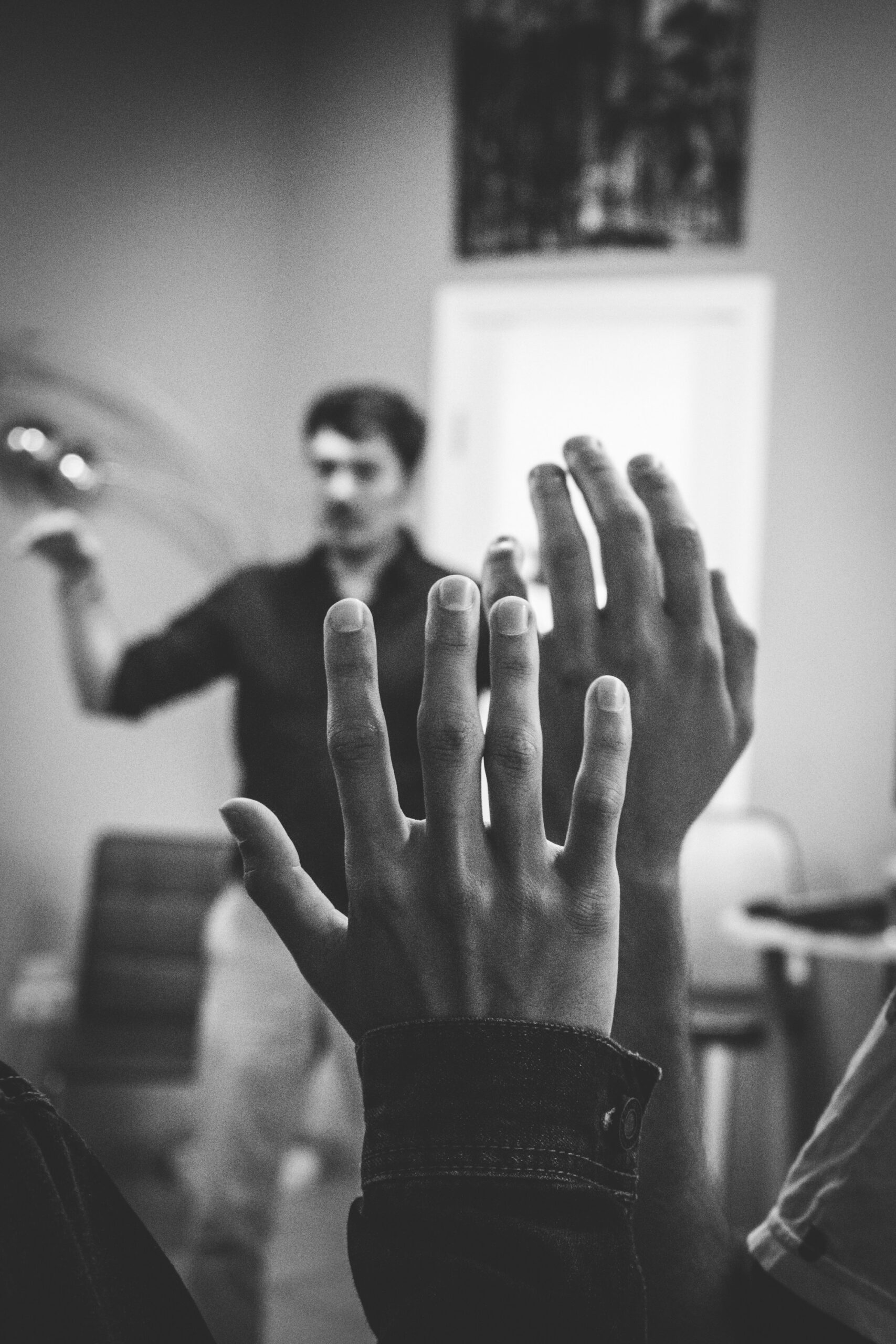 levantando_la_mano